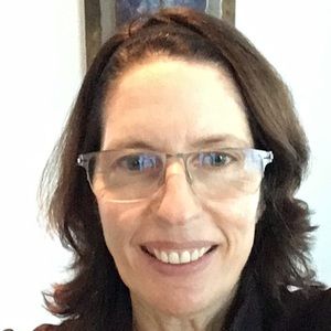 Meet your Posher, Lorrie